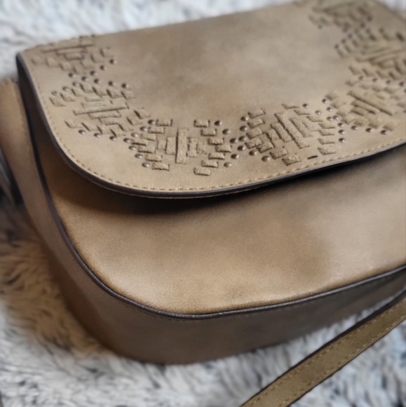 T-Shirt & Jeans Vegan Suede Crossbody Boho Purse - Picture 5 of 7